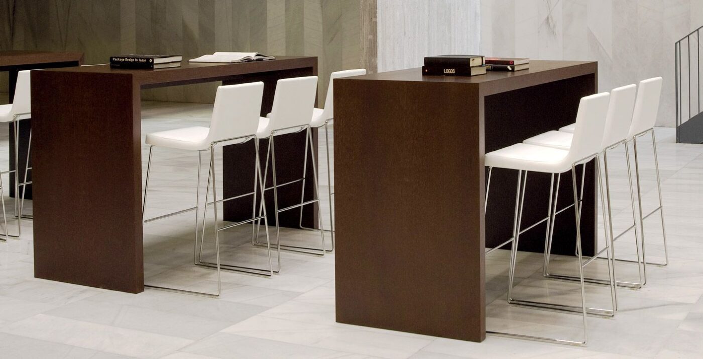 CLOSED TABLE by Andreu World