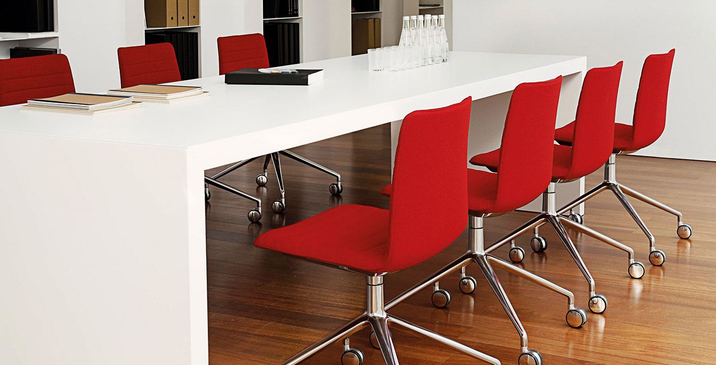 CLOSED TABLE by Andreu World