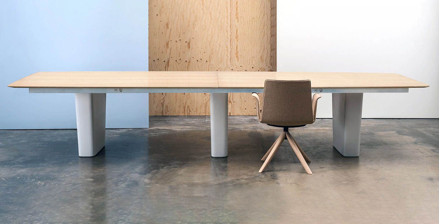 STATUS by Andreu World