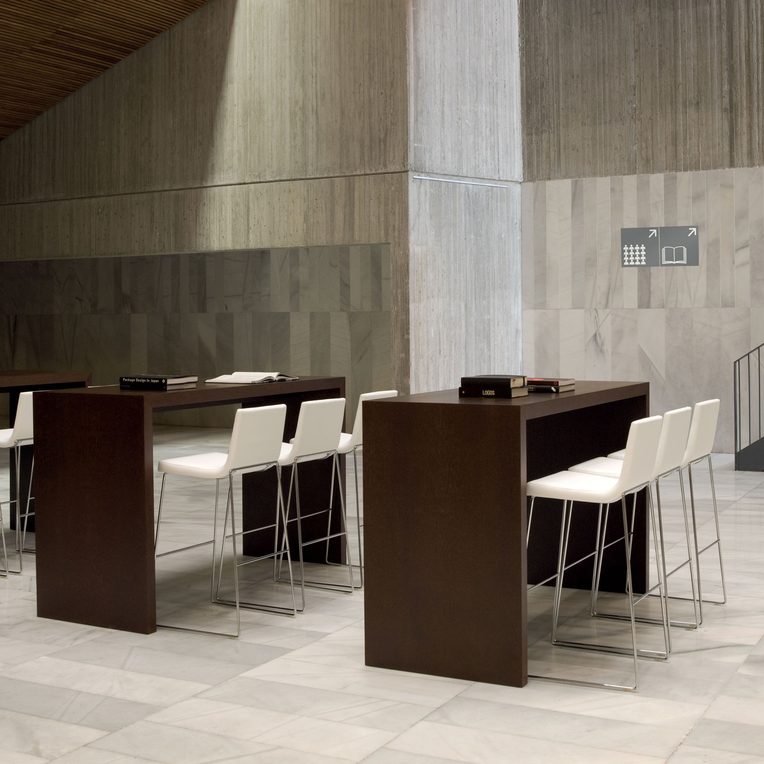 CLOSED TABLE by Andreu World 12
