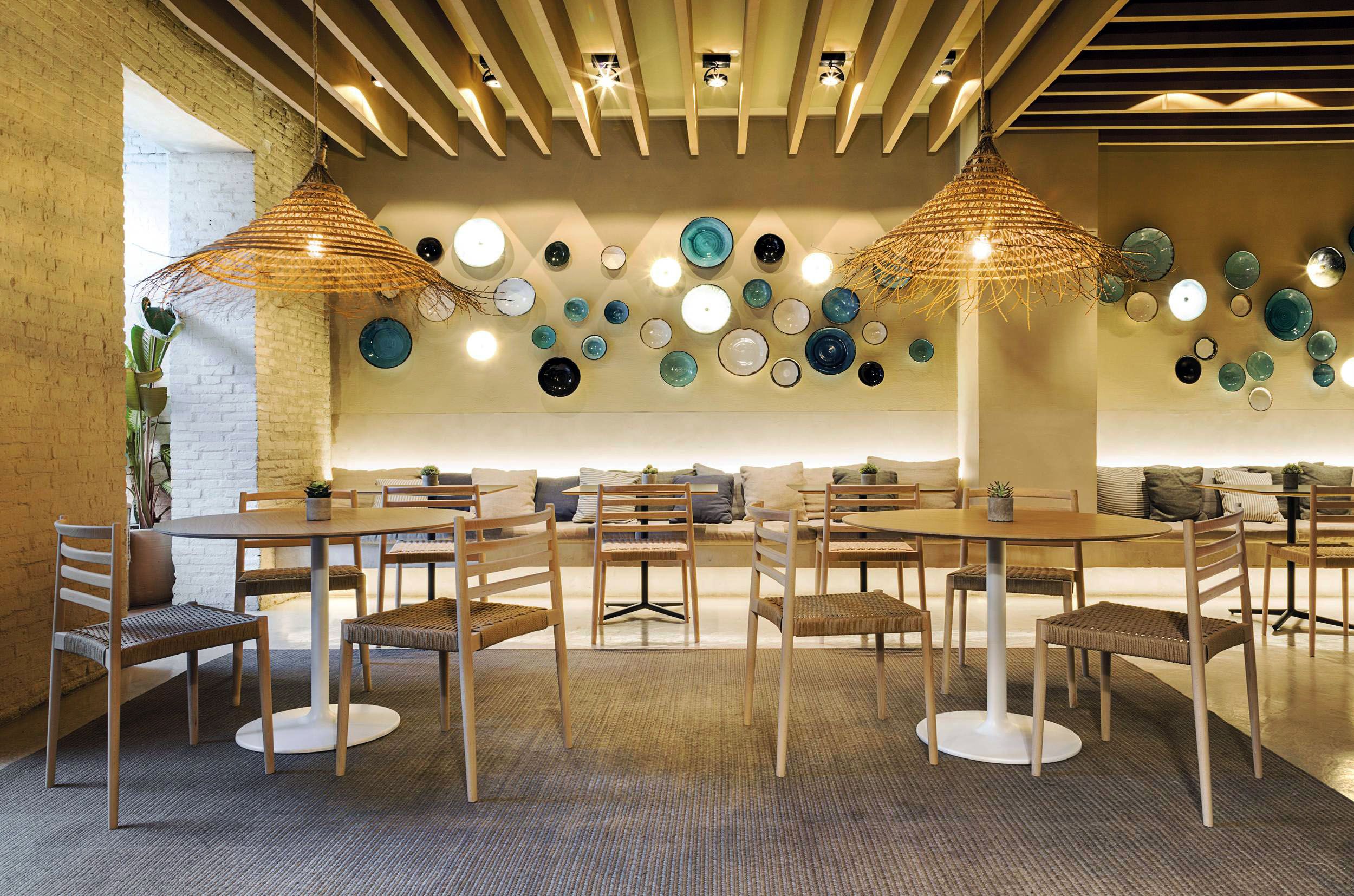 DUAL OCCASIONAL TABLE by Andreu World 17