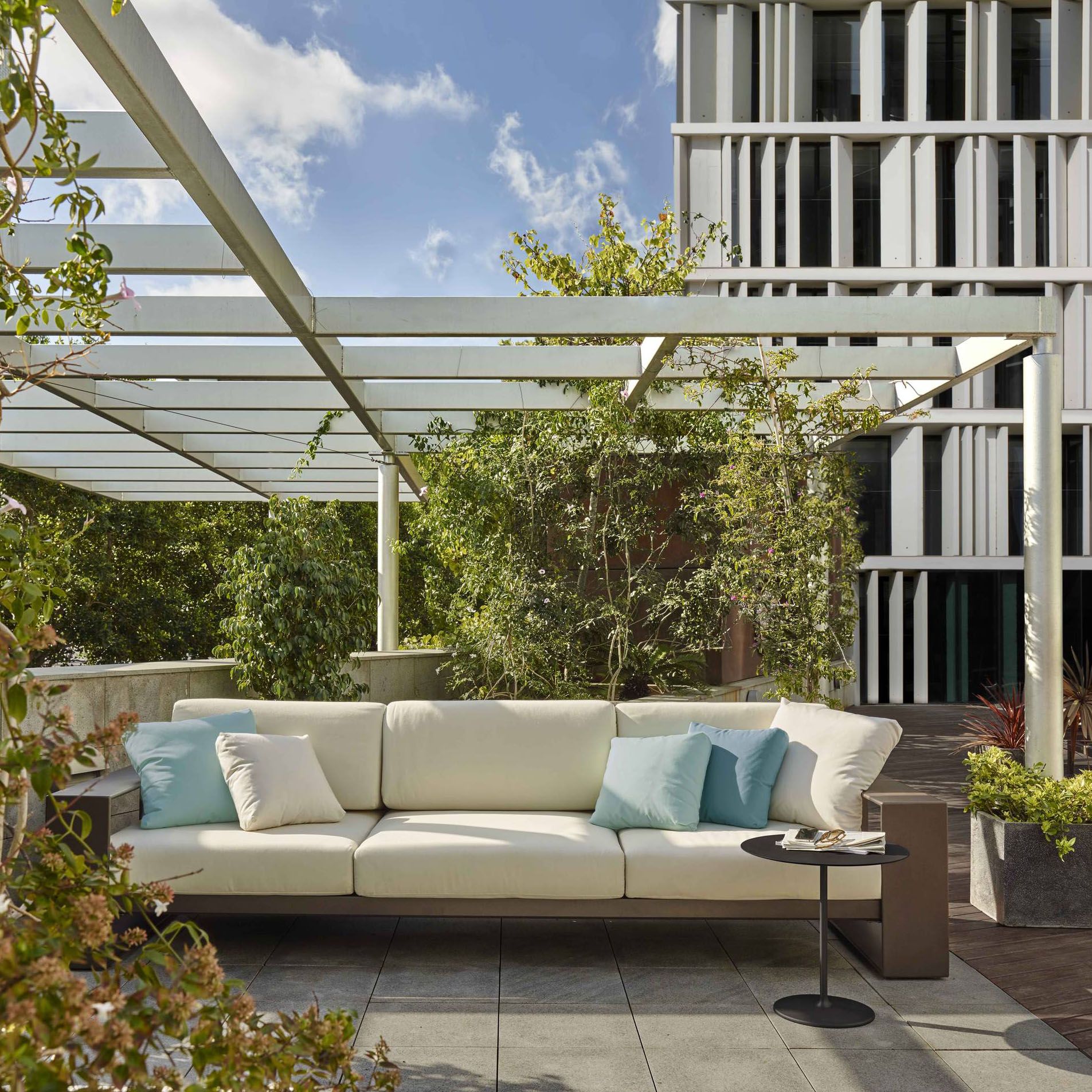 DUAL OCCASIONAL TABLE by Andreu World 38