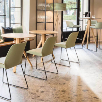 NUEZ TABLE by Andreu World 013
