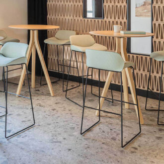 NUEZ TABLE by Andreu World 014