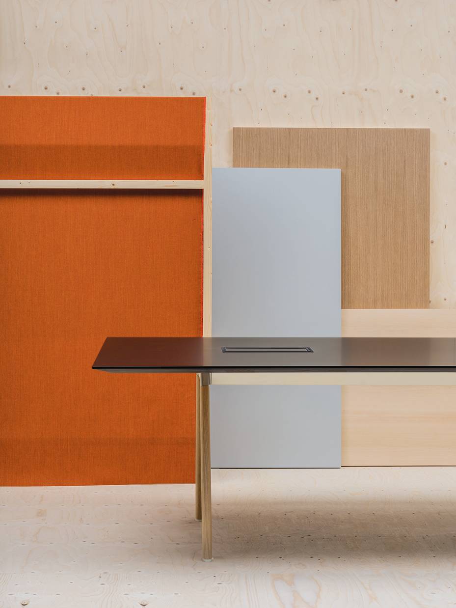 RADIAL CONFERENCE by Andreu World 12