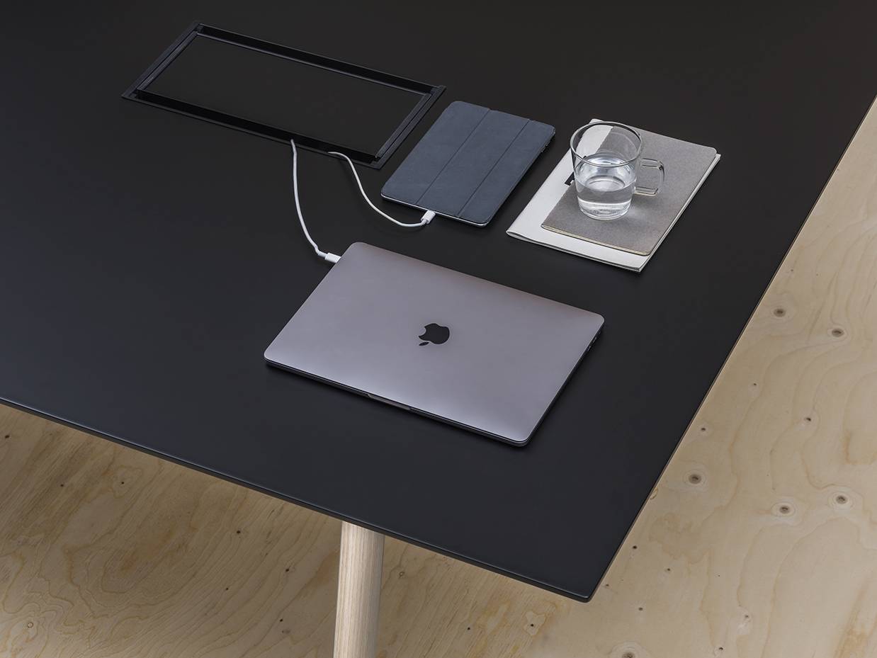 RADIAL CONFERENCE by Andreu World 17