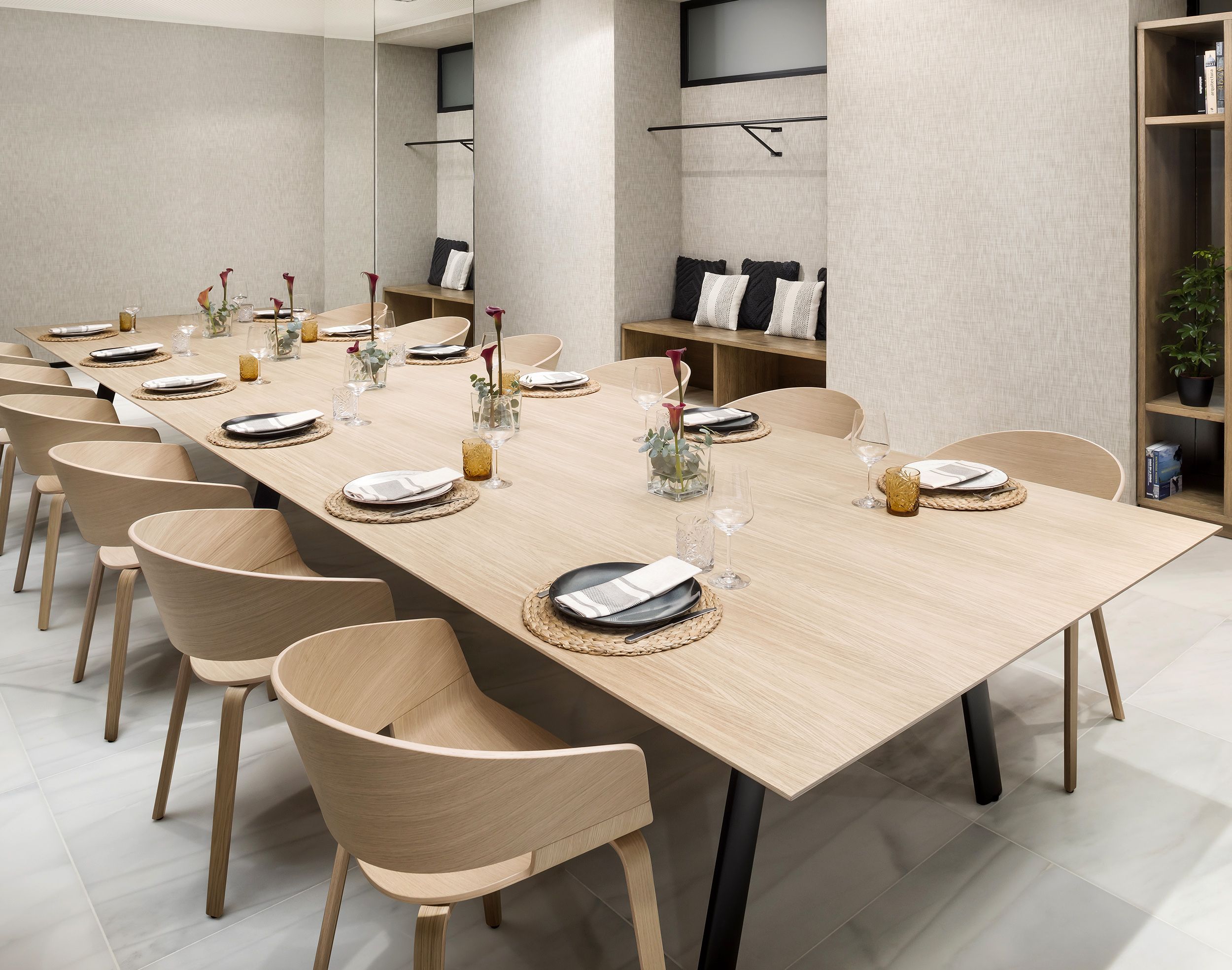 RADIAL CONFERENCE by Andreu World 21