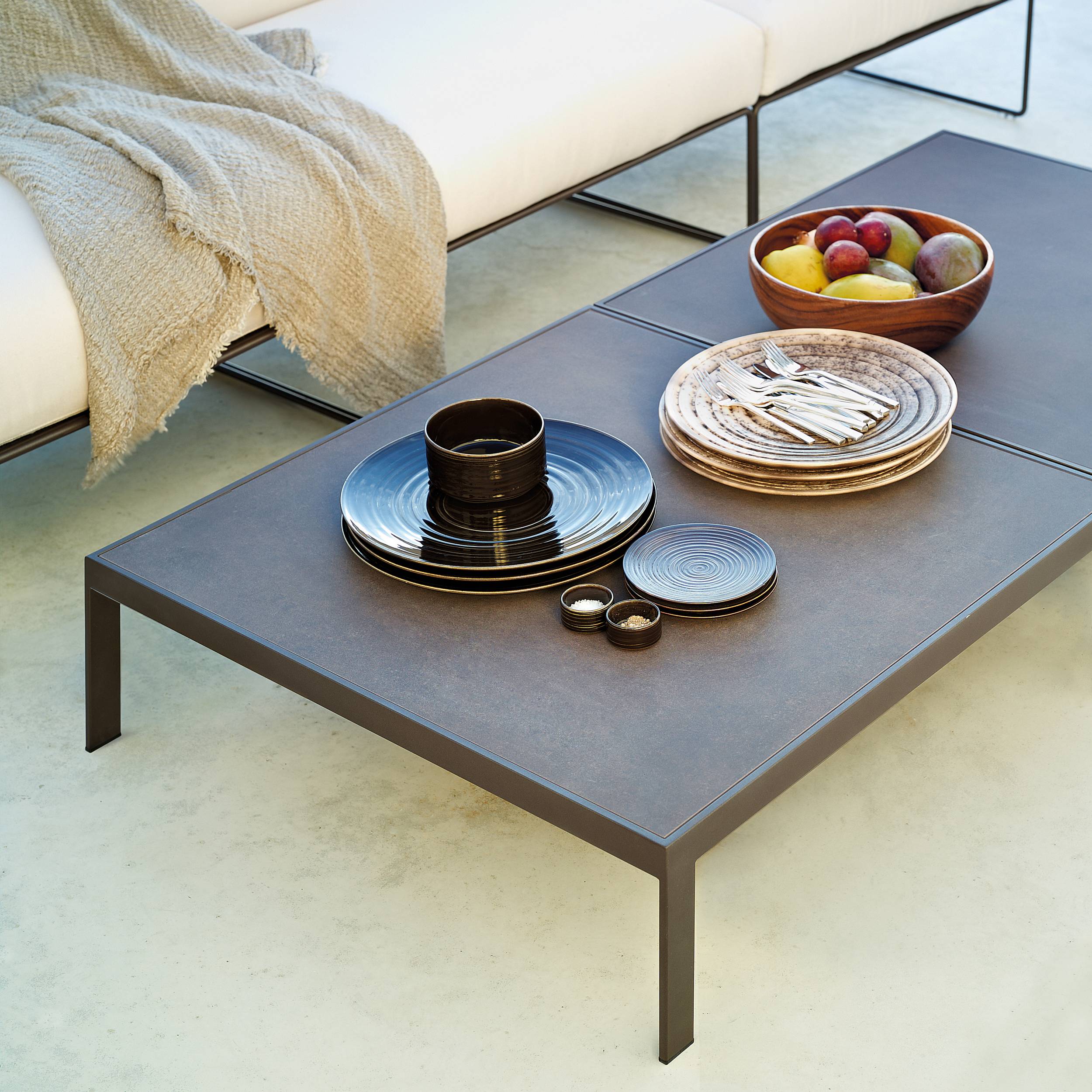 SAND TABLE by Andreu World 010