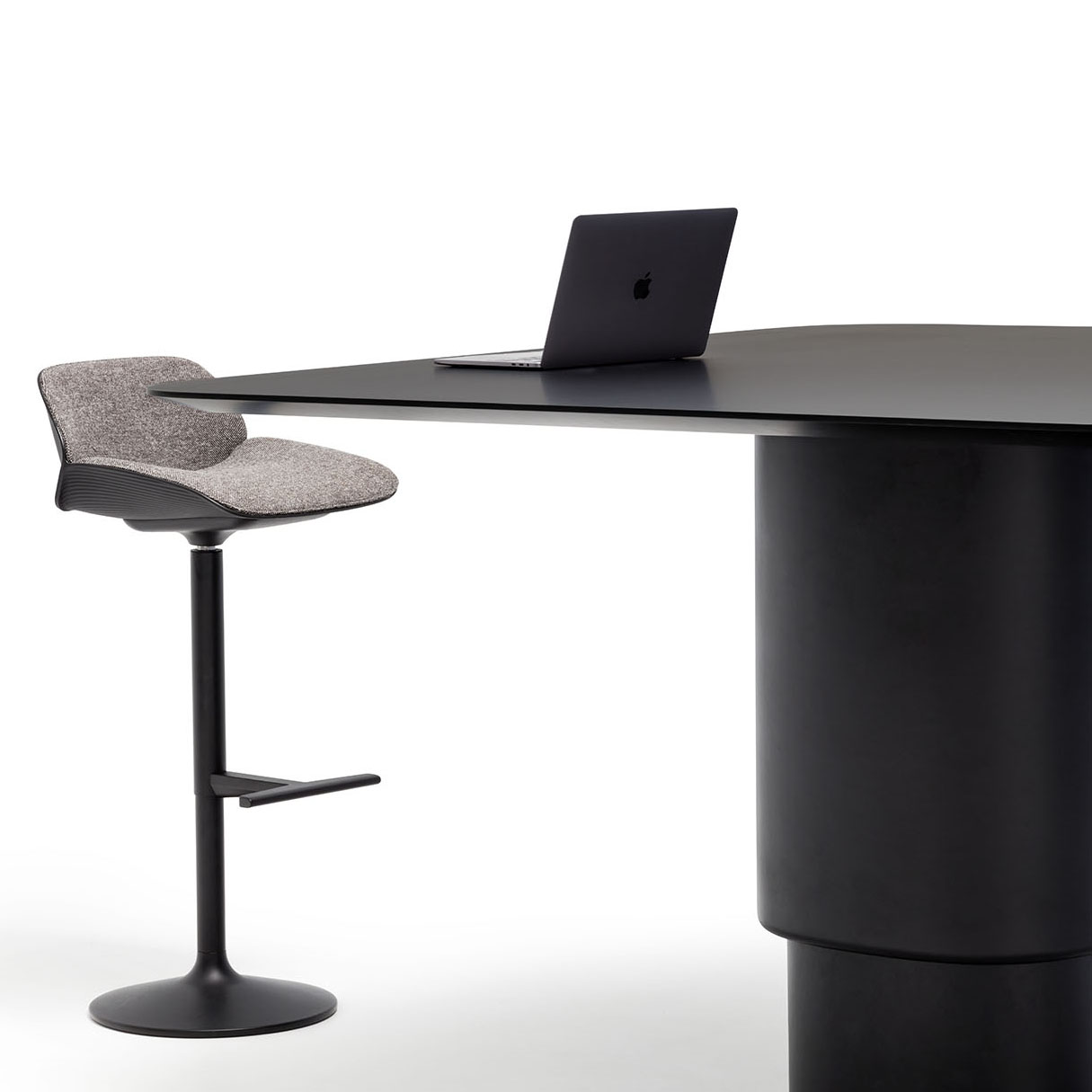 SOLID TABLE by Andreu World 005