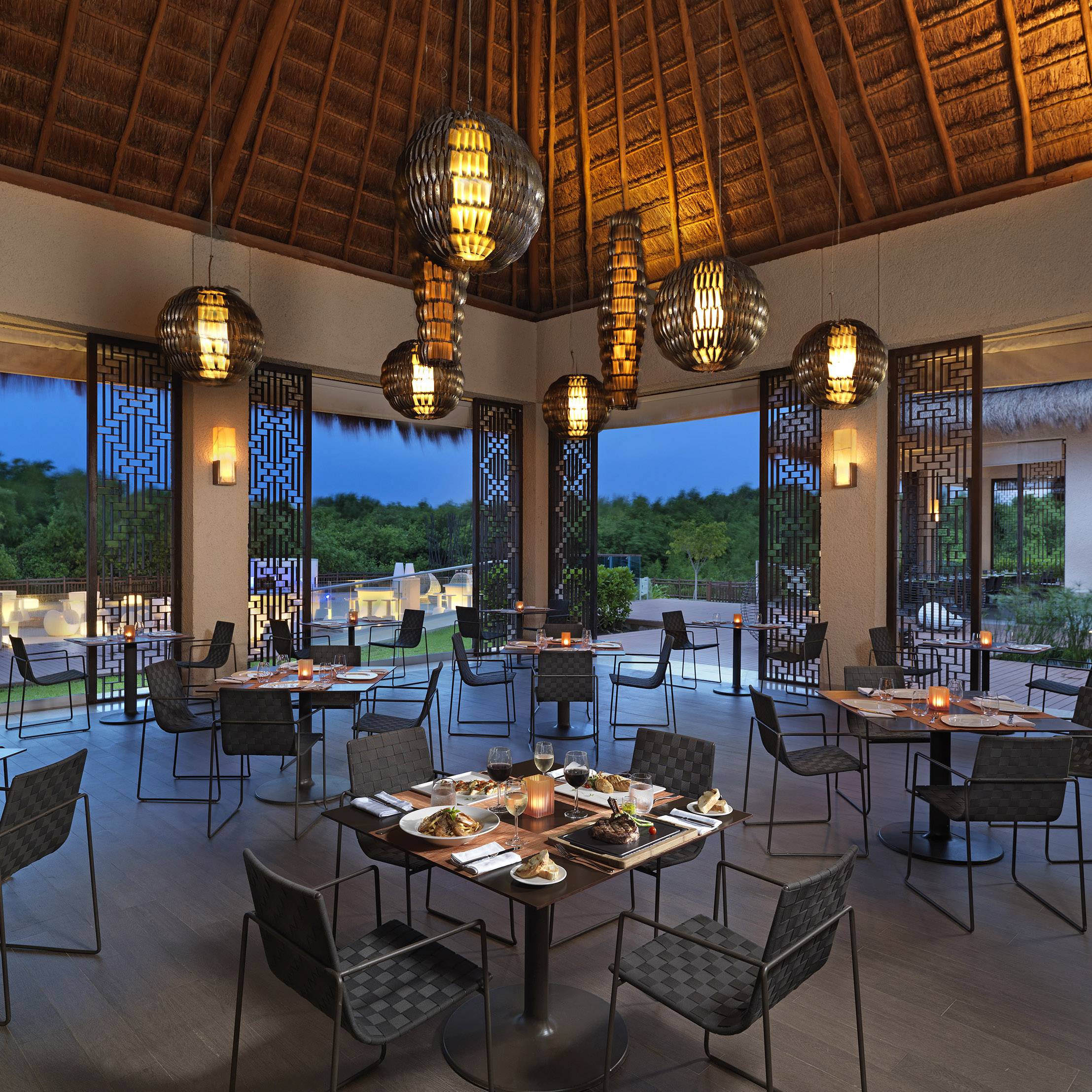 TRENZA by Andreu World 21