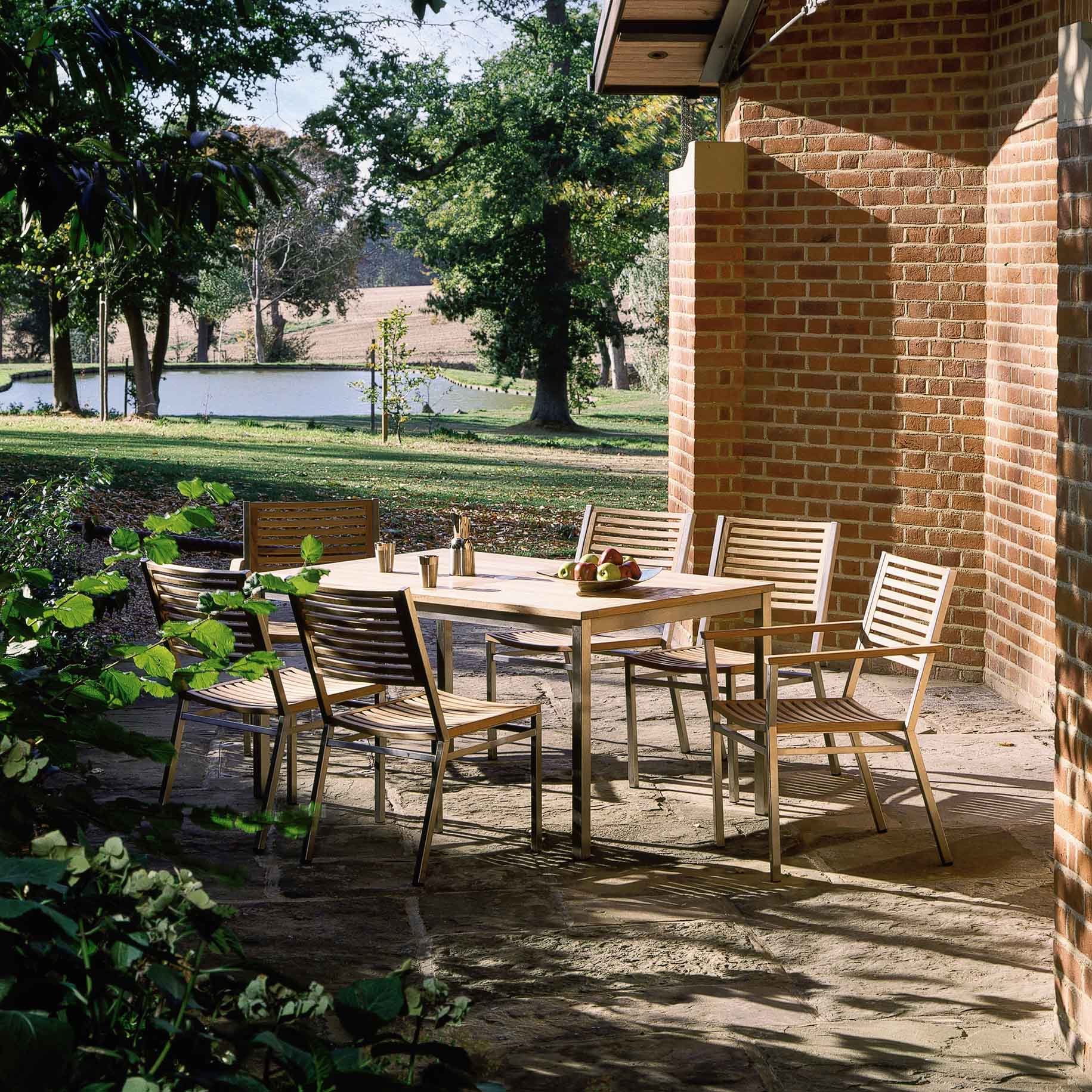 EQUINOX DINING by Barlow Tyrie 026