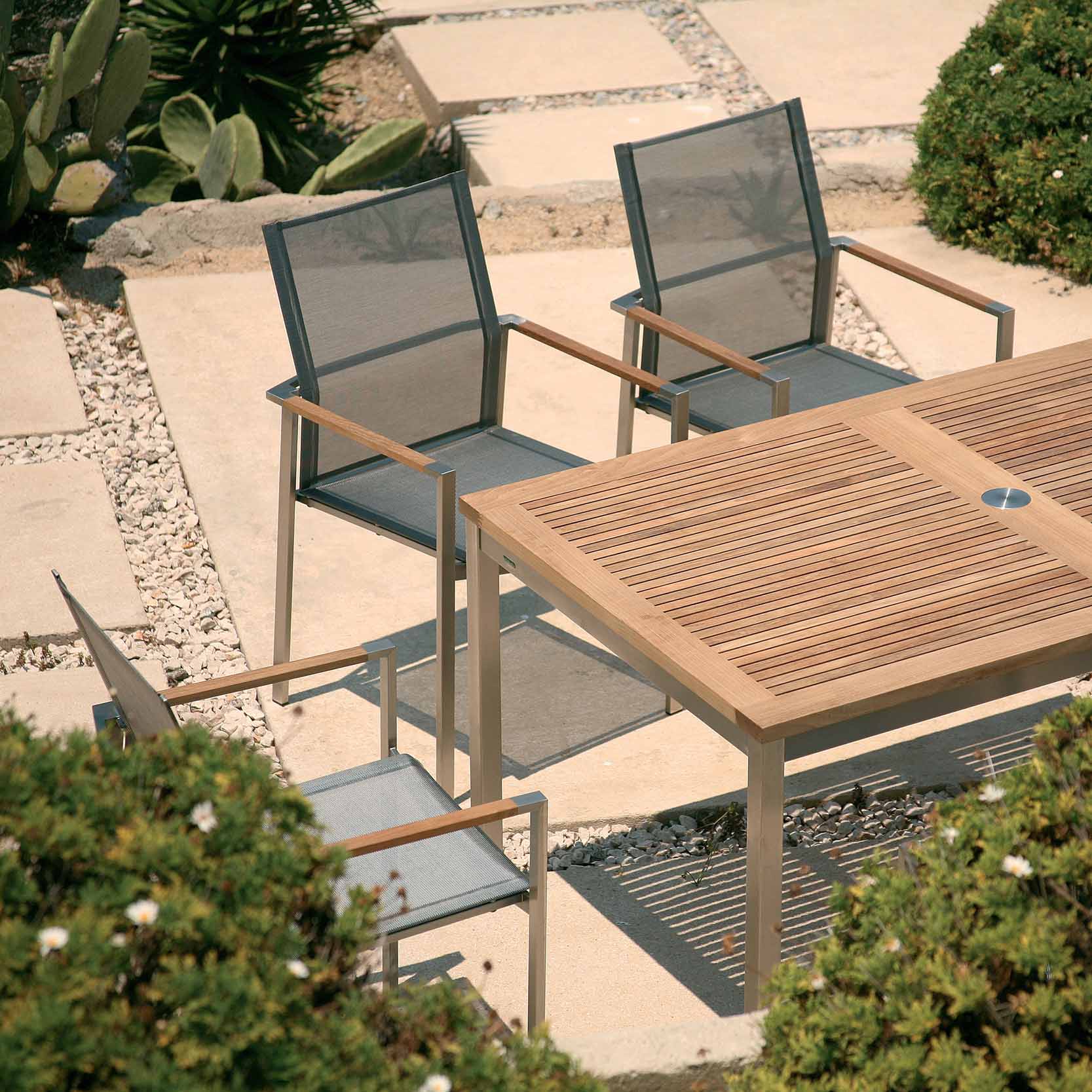 MERCURY DINING by Barlow Tyrie 023