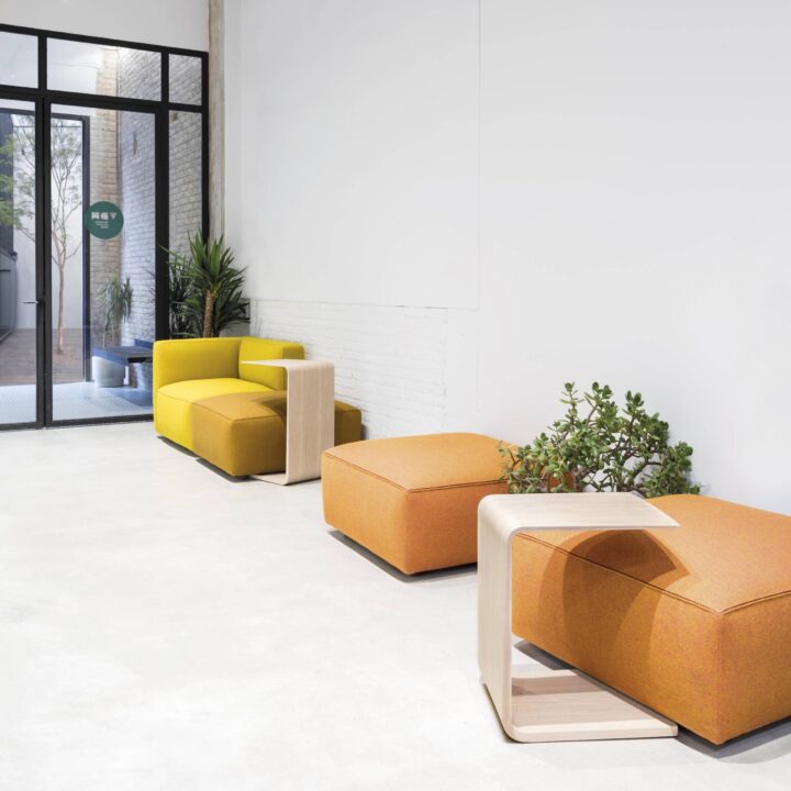 ARC TABLE by Andreu World
