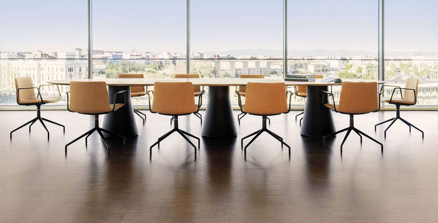 FLEX CHAIR by Andreu World