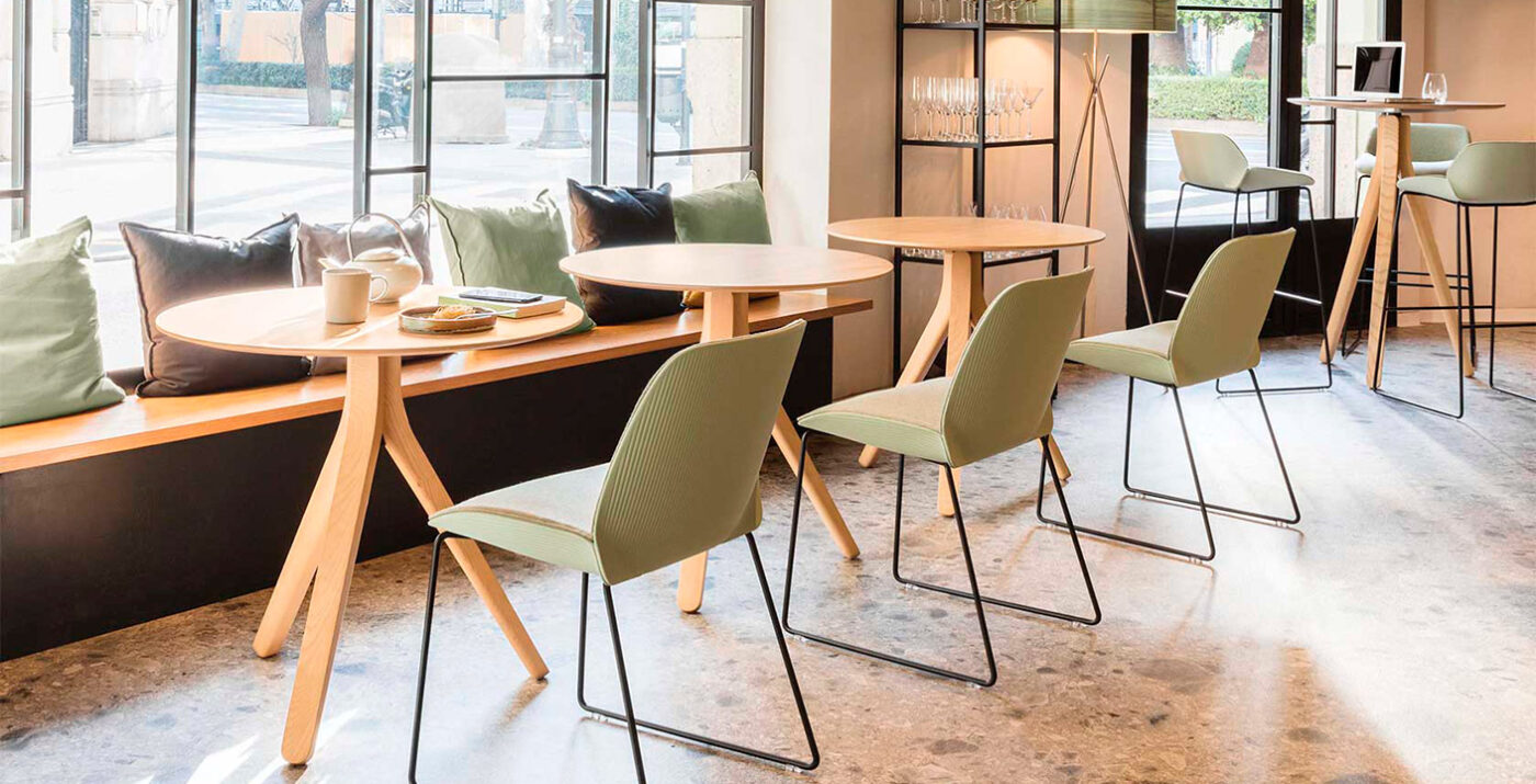 NUEZ TABLE by Andreu World