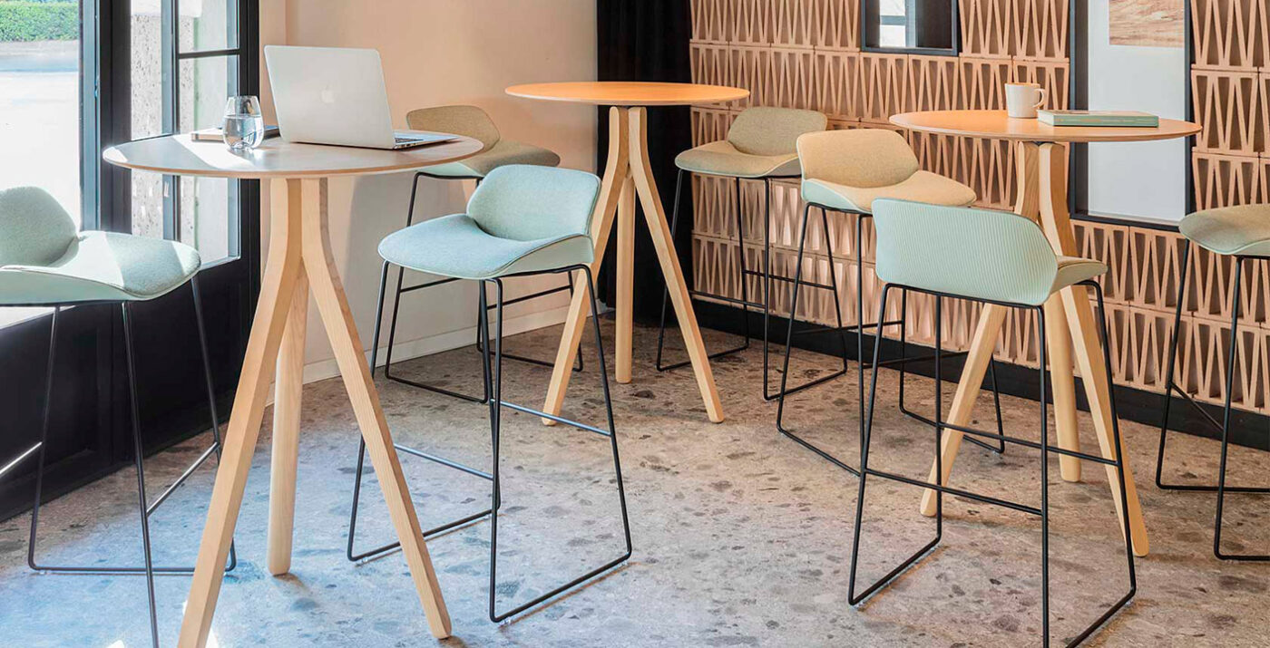 NUEZ TABLE by Andreu World