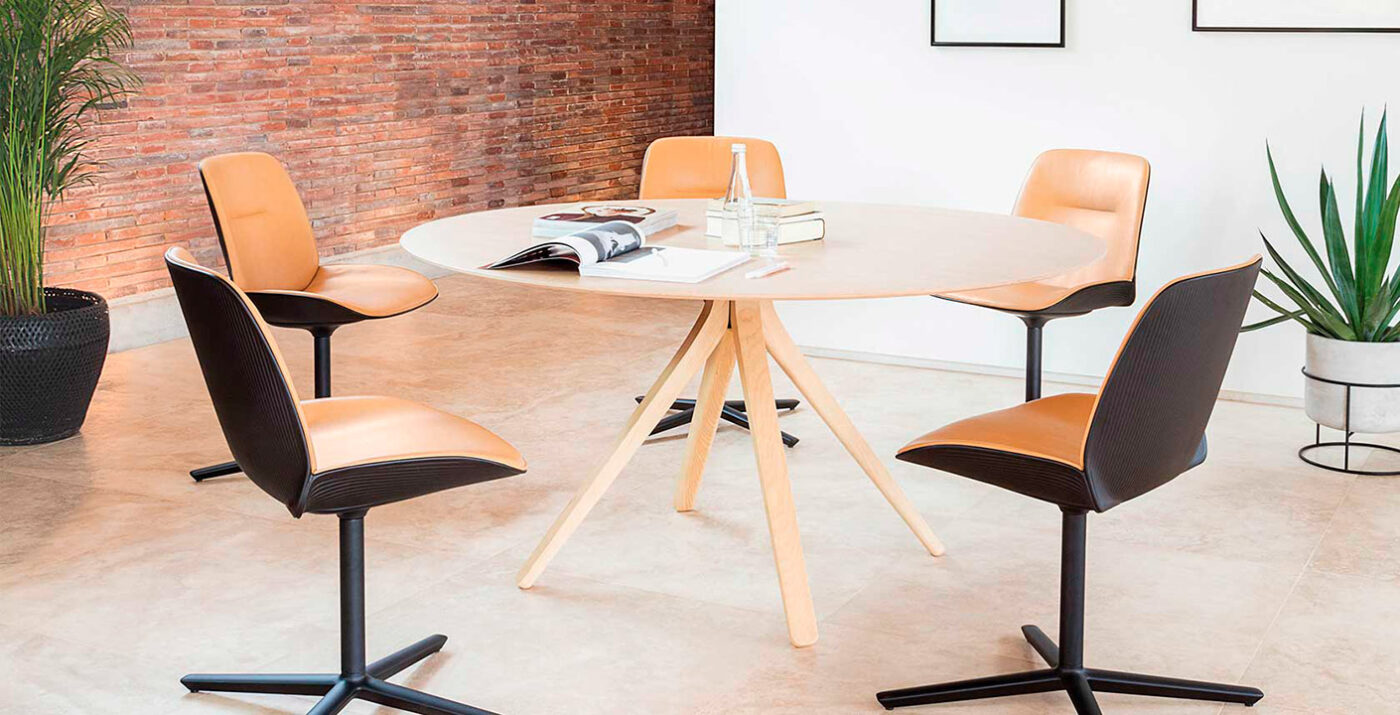 NUEZ TABLE by Andreu World
