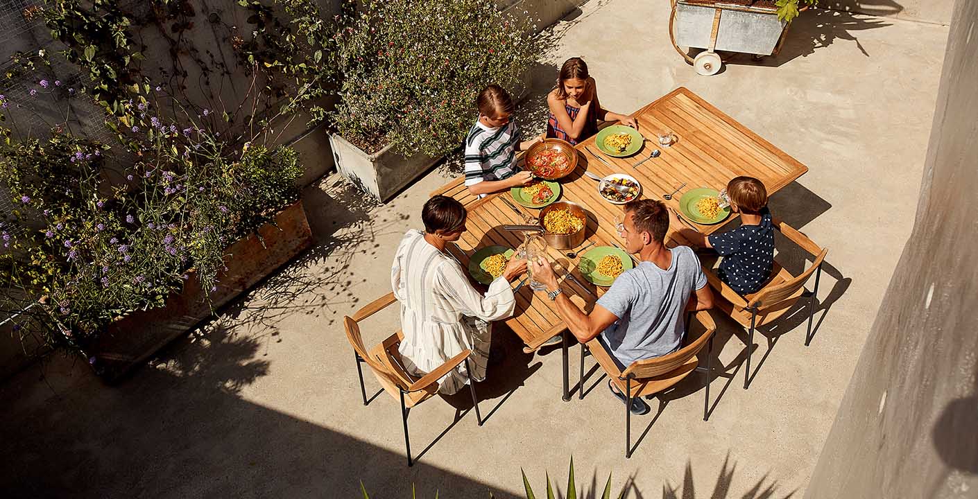 LAYOUT DINING by Barlow Tyrie