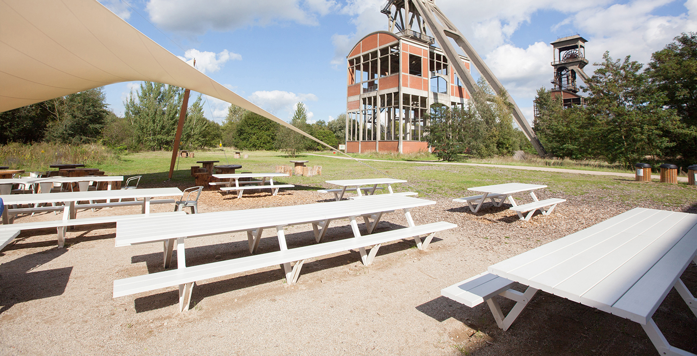 MARINA PICNIC by Extremis