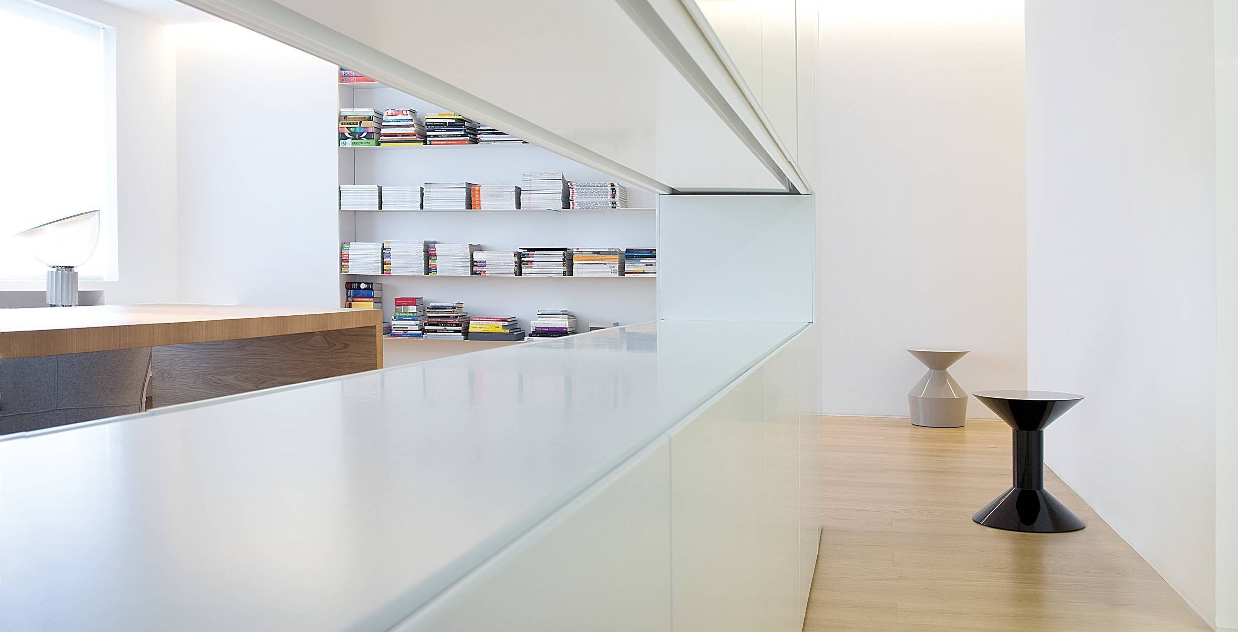 SHAPE Table by Viccarbe