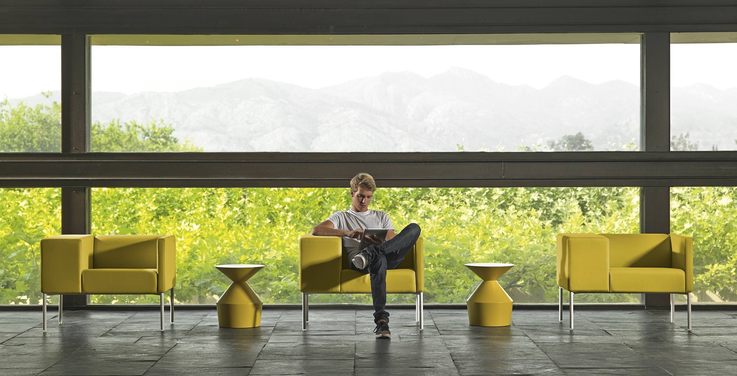 SHAPE Table by Viccarbe